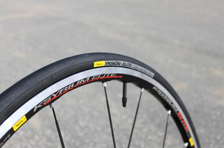 Ksyrium Elite Wielset met Buitenband (Shimano Body)