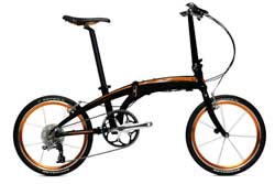 Vector 10v Zwart/Oranje Vouwfiets - De Vector X10 is aanzienlijk sterker en stijver dan de Mu SL. De Rocket-fast Kinetix Pro wielen en aangepaste Schwalbe Durano banden maken dit een van de lichtste vouwfietsen op de planeet.