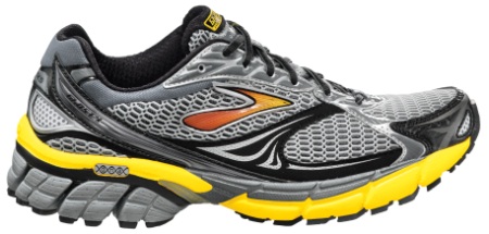 Ghost 4 Grey/Yellow Heren Running Schoen - De schoen voor de gevarieerde loper. Nu met Brooks DNA technologie. De nieuwe en verbeterde Ghost 4 voegt aangepaste demping toe aan zijn toch al comfortabele arsenaal. Ook zorgen de Omega Flex Grooves voor extra flexibiliteit.
