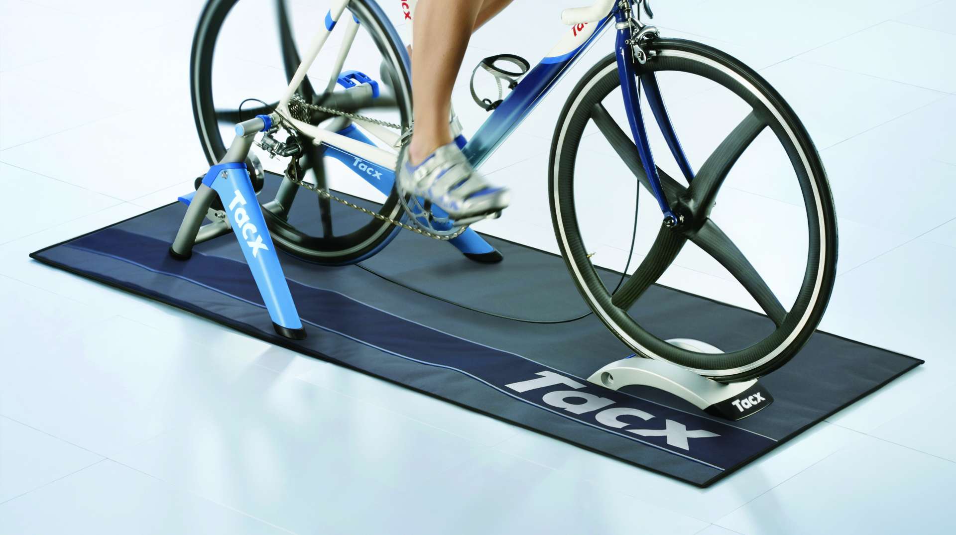 Tacx  Satori Pro T1830 met trainingsmat en DVD