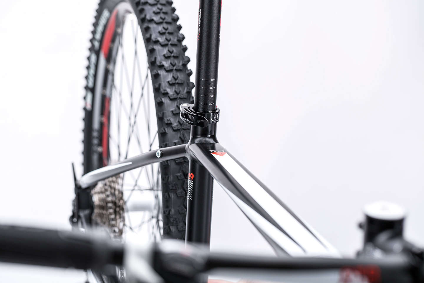 Cube Attention Sl 29 Black N White Cube Attention 29 Black`n`white`n`red Mountainbike