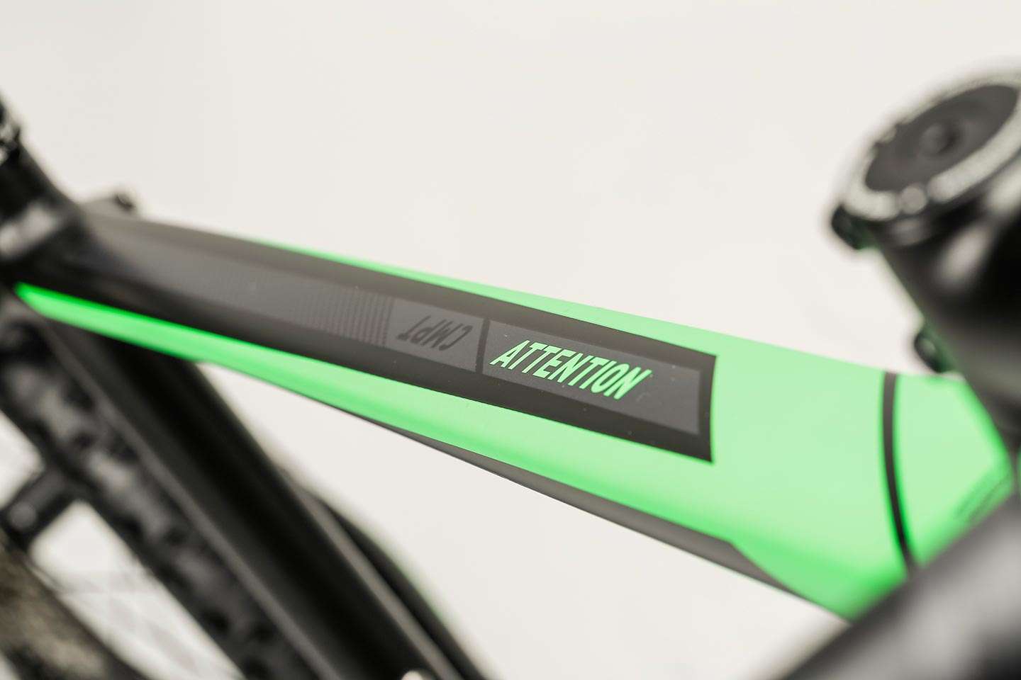 Cube attention store black and green