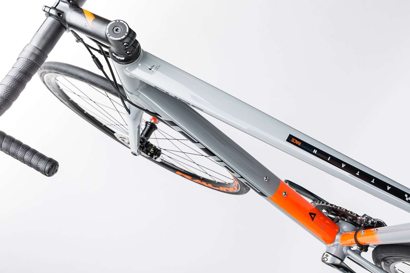 cube attain race disc