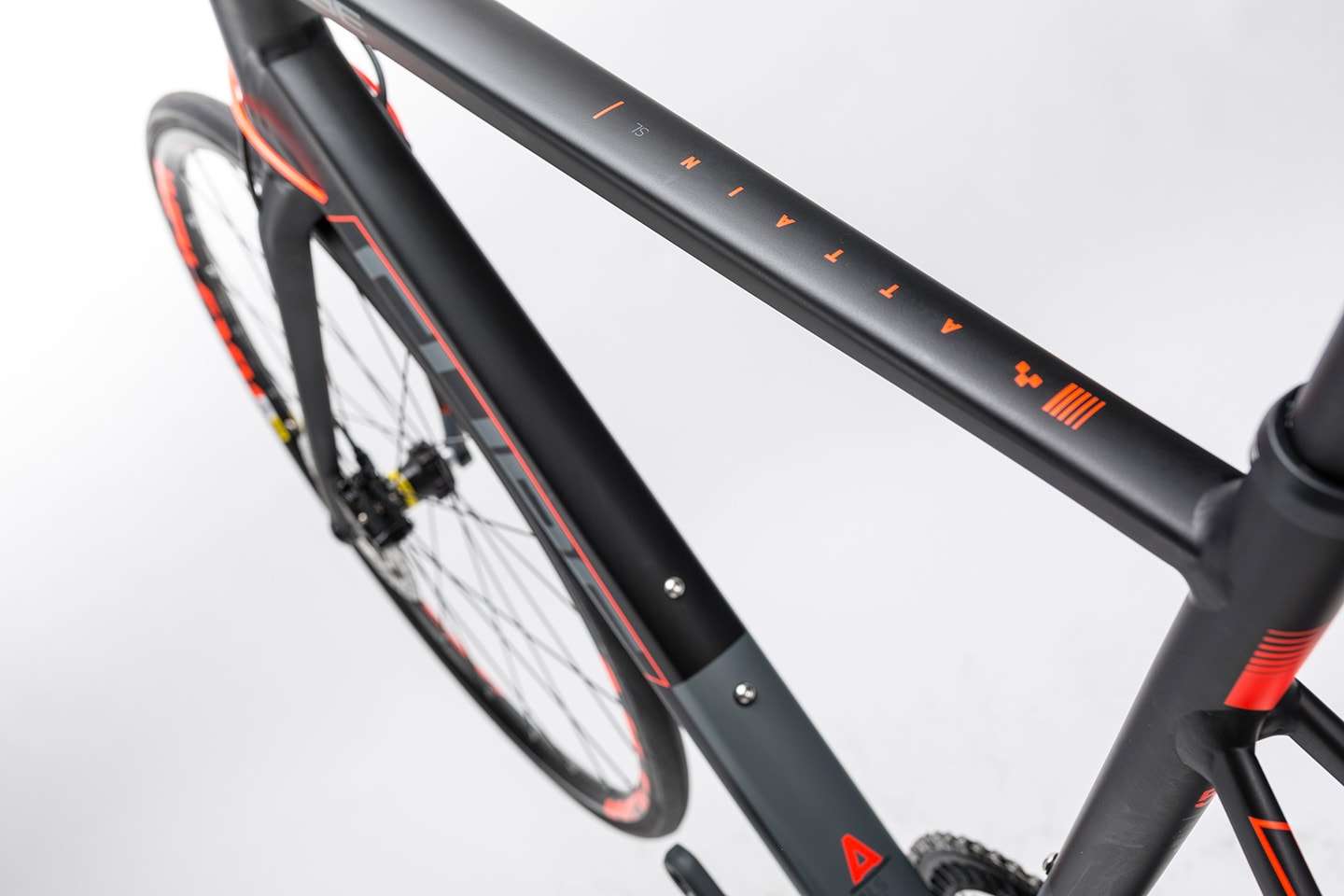 Cube Attain SL Disc Black`n`Flashred Racefiets koop je bij Futurumshop.nl
